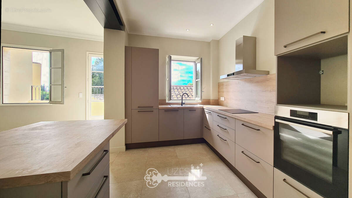Appartement rénové de 90 m2 avec terrasse et 2 suites au cœur d'Uzès - photo 4