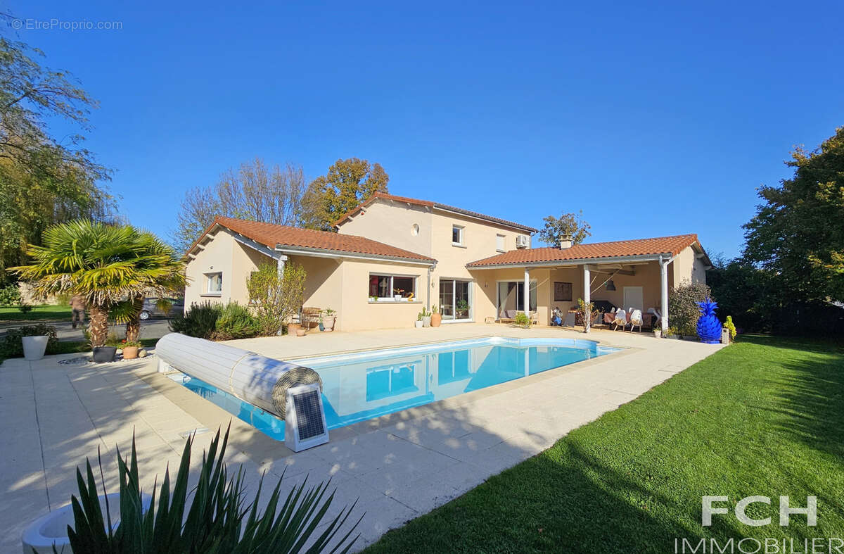 Maison d'exception avec parc et piscine - photo 2