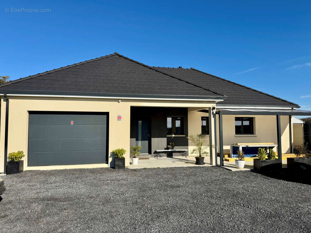 Maison à BRIQUEMESNIL-FLOXICOURT