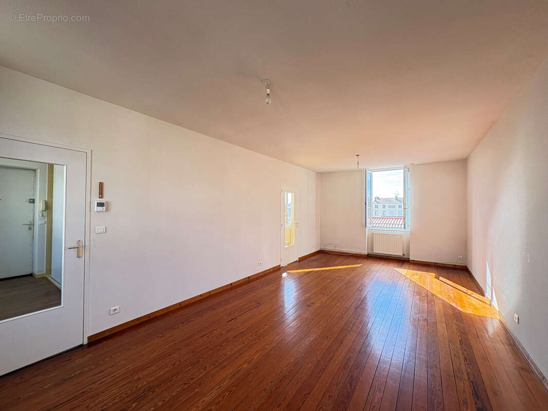 Appartement à CHARLIEU