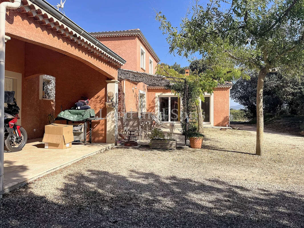 Maison à SUZE-LA-ROUSSE