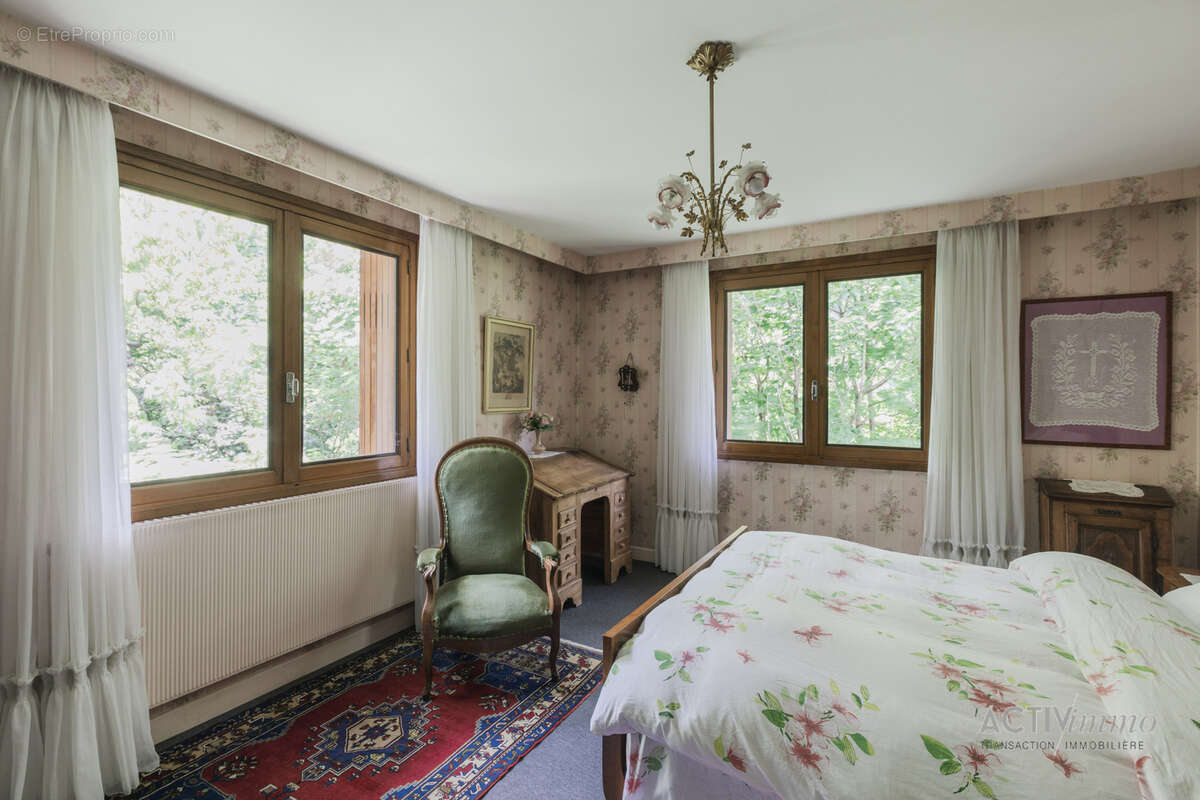 Propriété avec plusieurs appartement et terrain - photo 6