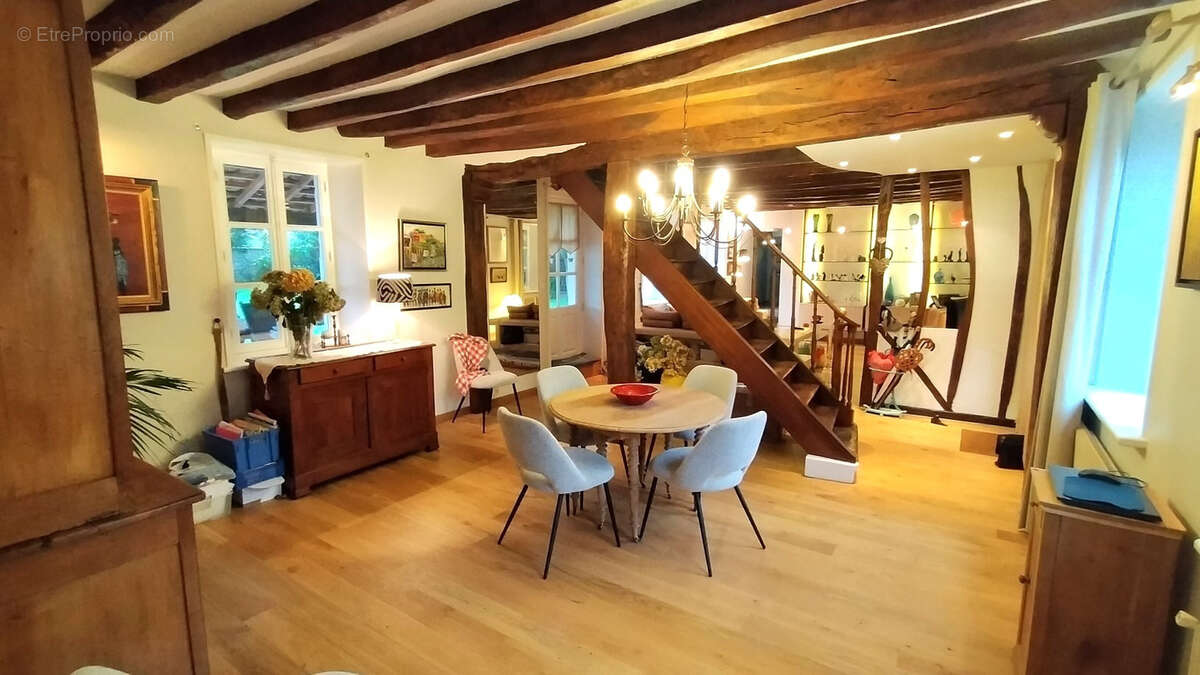 Maison à SAINT-ETIENNE-AU-MONT