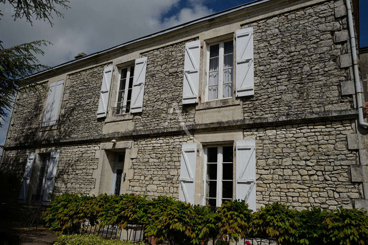 Maison à CURZON