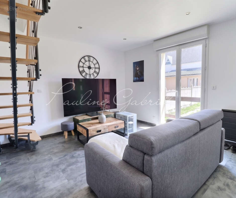 Petite maison rénovée Sté Cécile avec jardin, garage, sous-sol et dépendances - photo 4