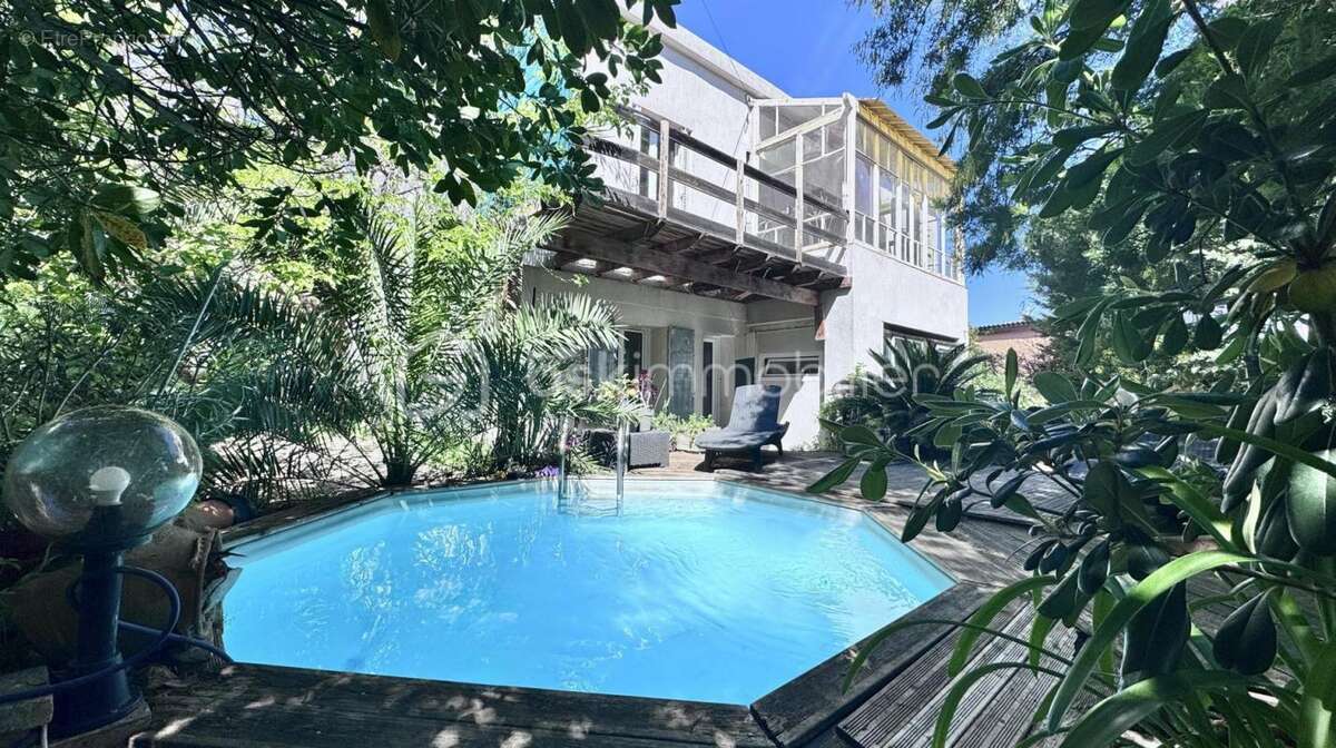 Achat Maison de caractère rénovée  179 m² 4 chambres Terrain arboré avec piscine à Toulon - photo 16