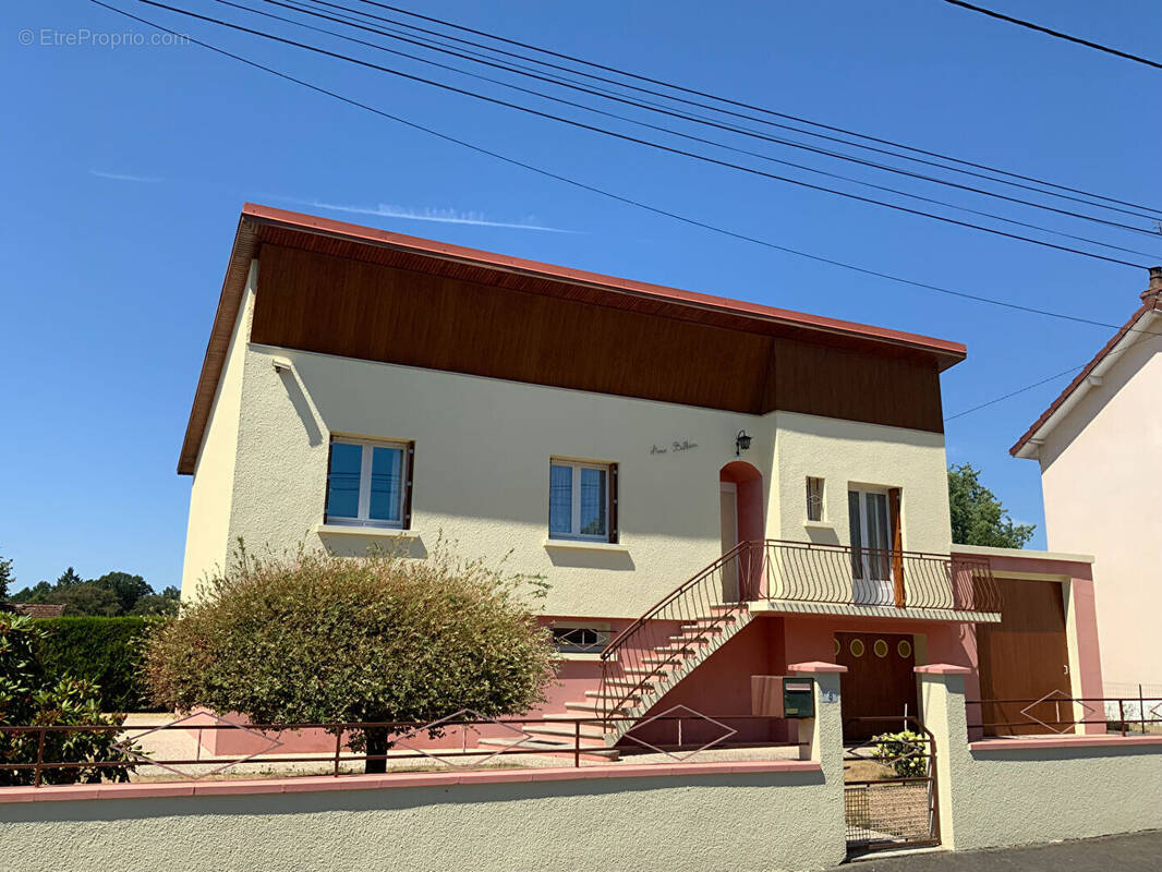 Maison à MONTCENIS