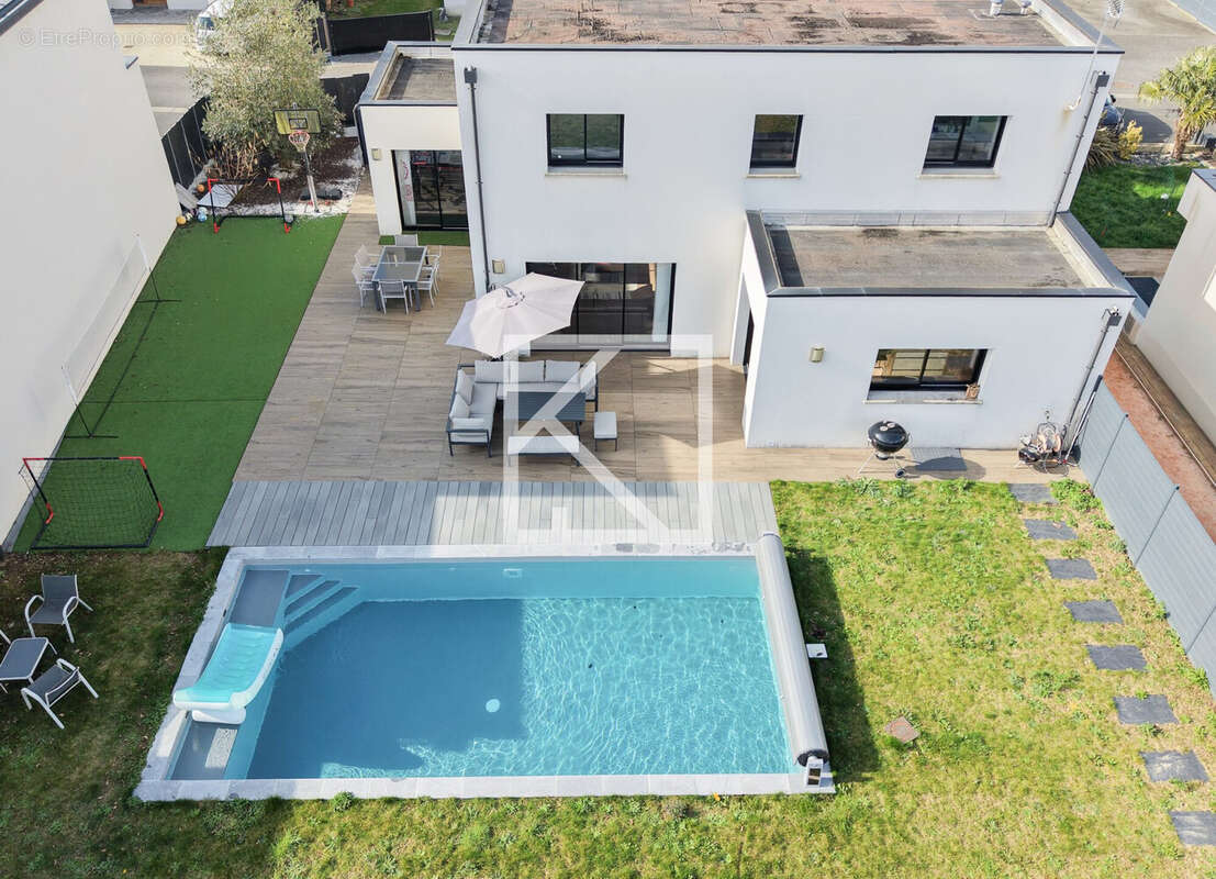 Maison à SAINT-ERBLON