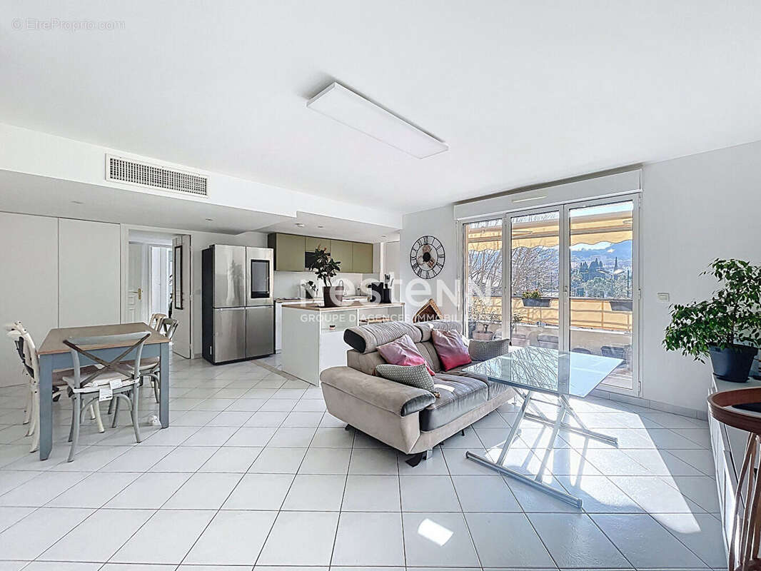Appartement à VALLAURIS