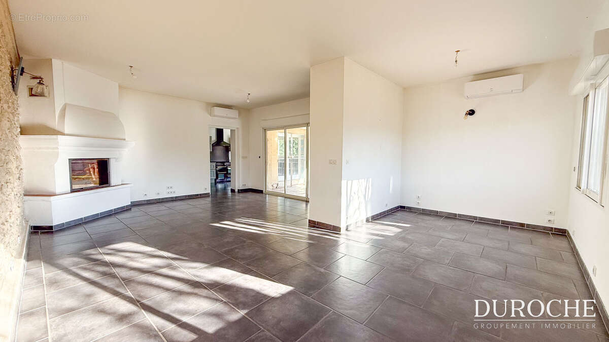 Maison à CADEROUSSE