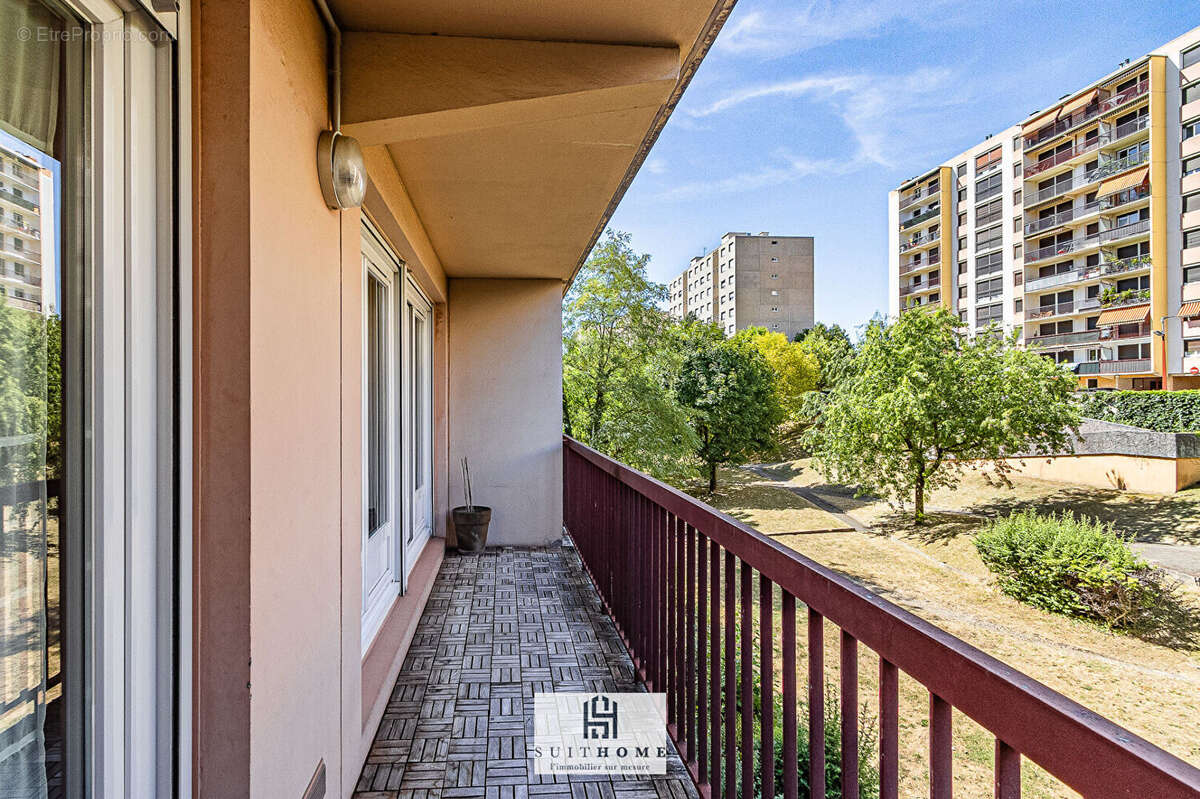 BRON -La Pagère / Terraillon - Appartement familial 4 pièces de 81 m², 3 chambres, balcon et box fermé possible - photo 8