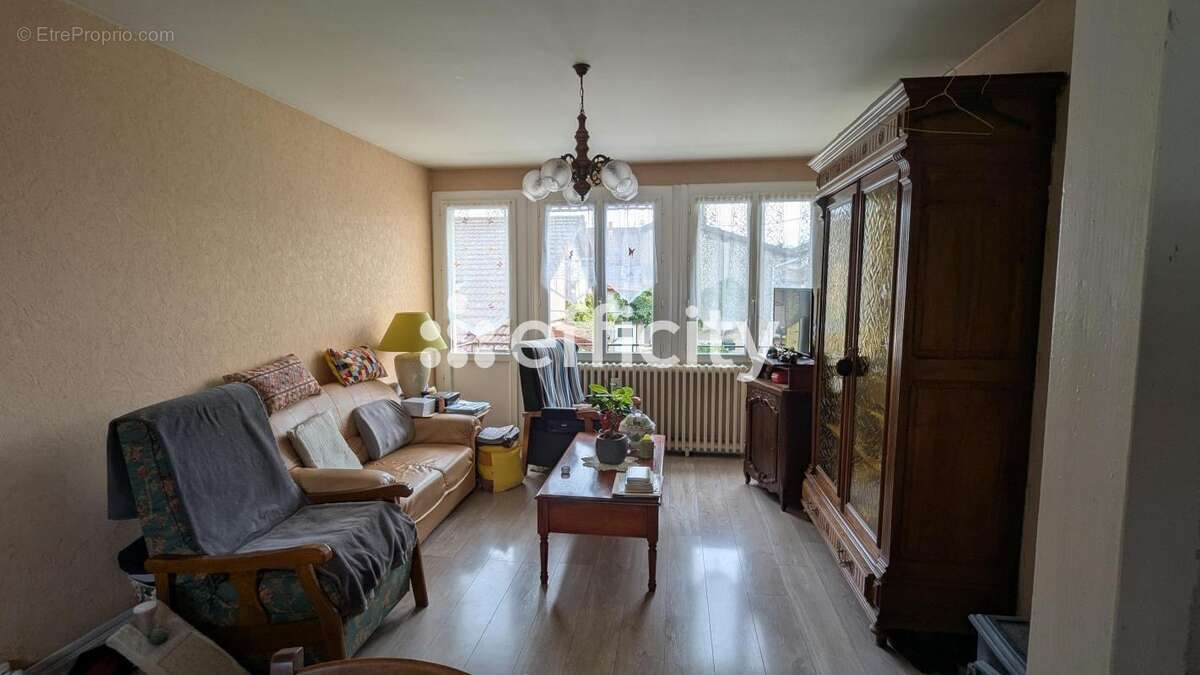Maison 130 m² à La Monnerie-Le-Montel  - photo 9