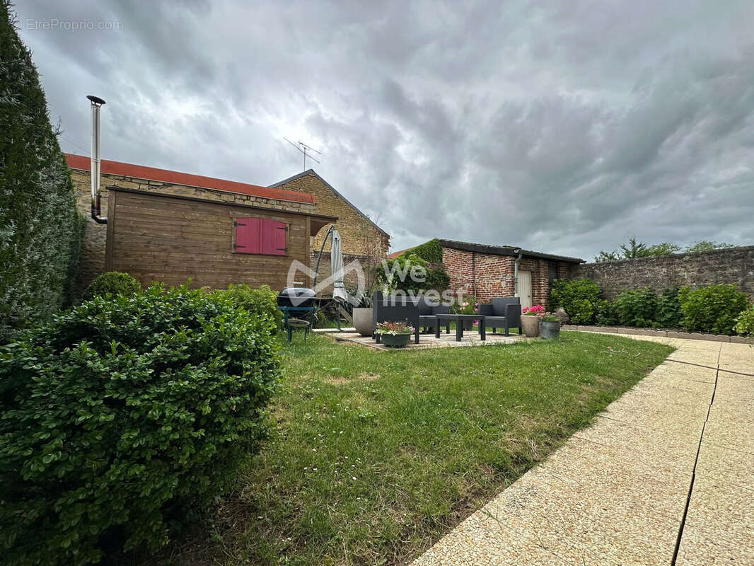 Maison 247 m² à Carignan  - photo 2