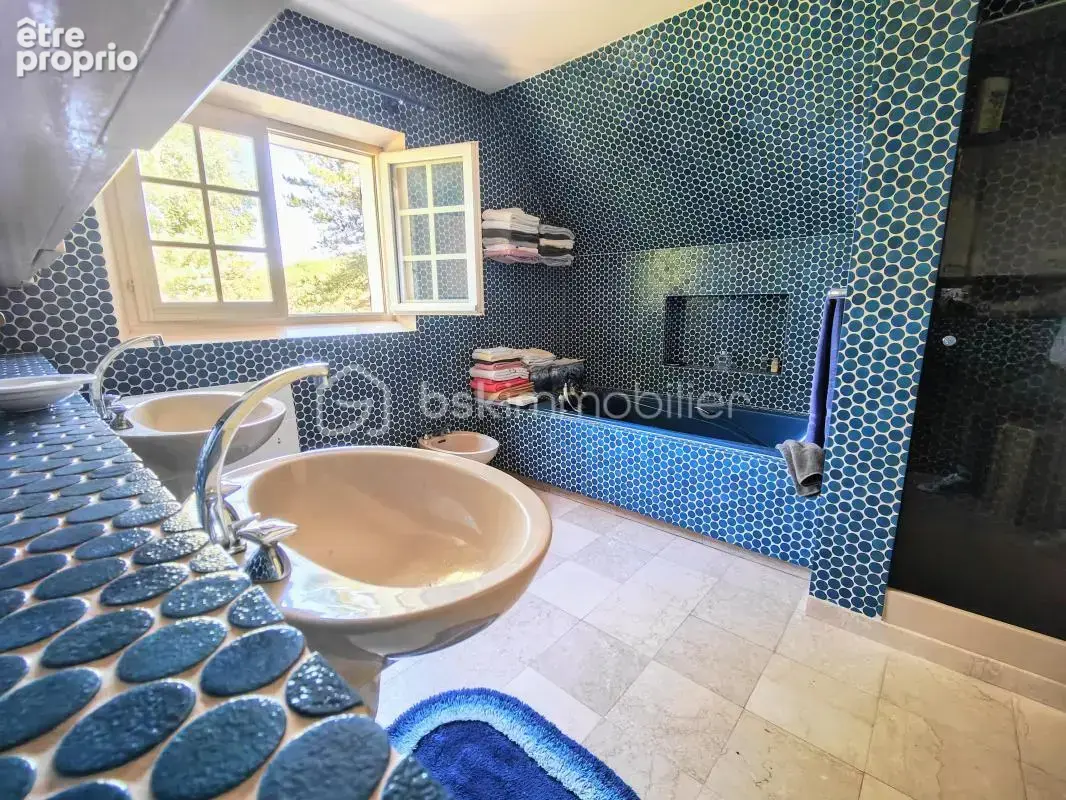 Maison d'exception dans un parc boisé privé avec tennis - photo 19