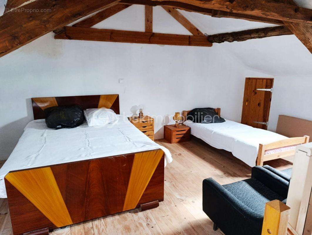 Authentique maison en pierre avec dépendances - photo 5