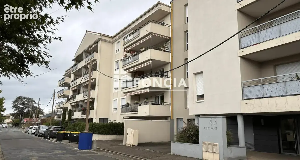 DECINES proche Mairie, T2 dernier étage avec balcon et garage inclus - photo 8