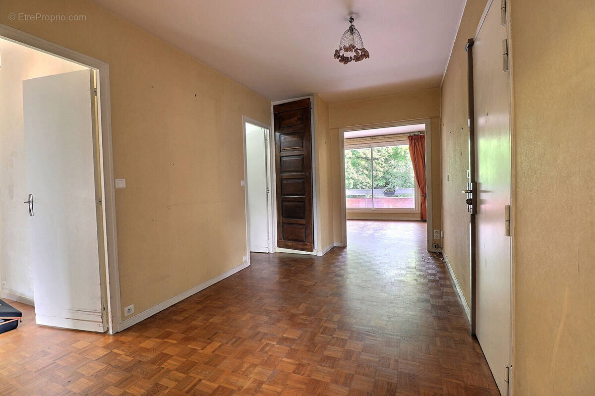 Appartement à MAREIL-MARLY