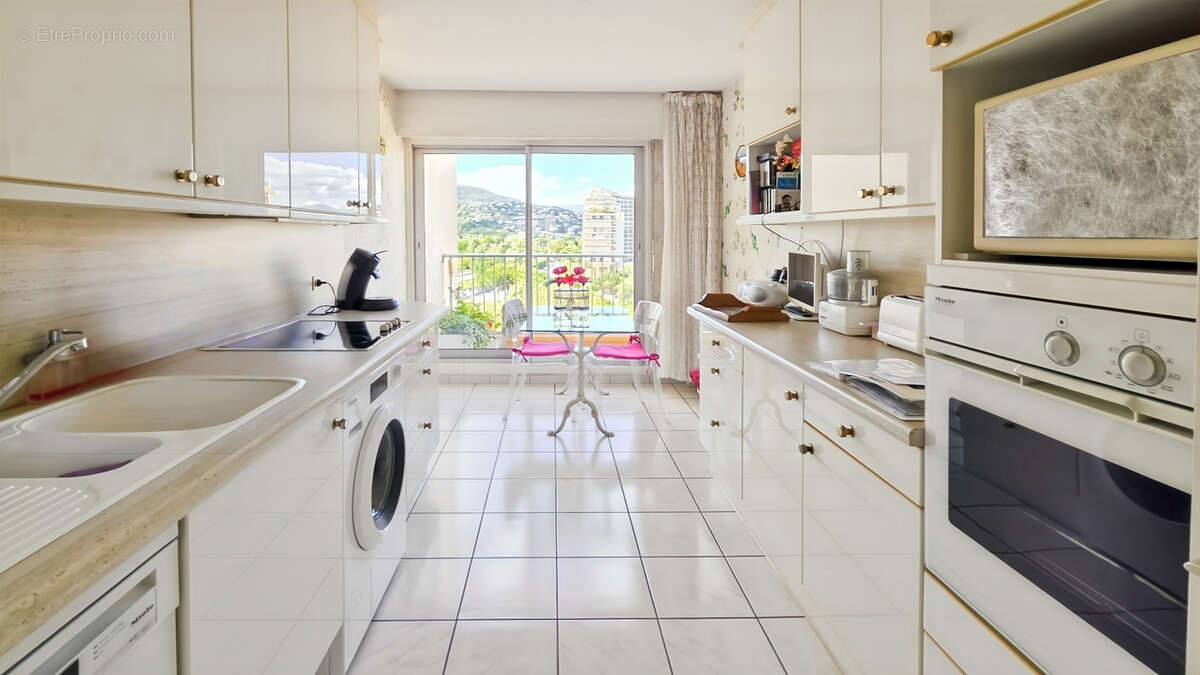 Appartement à MANDELIEU-LA-NAPOULE