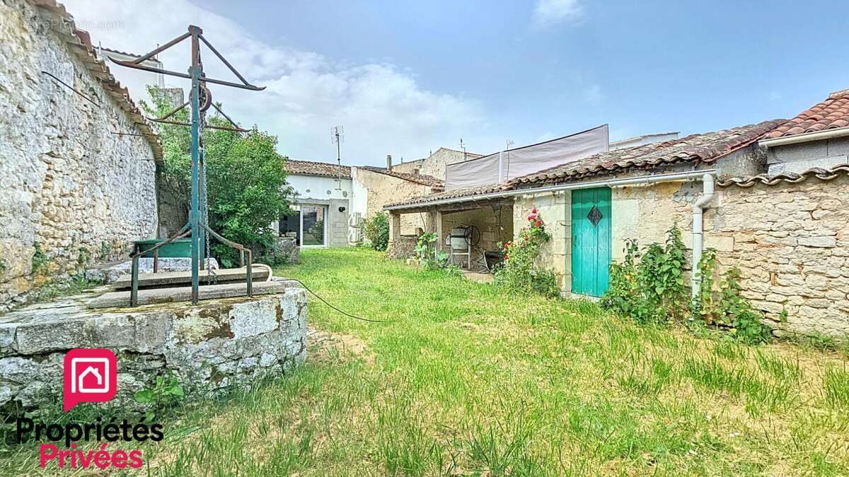 Maison à MARENNES