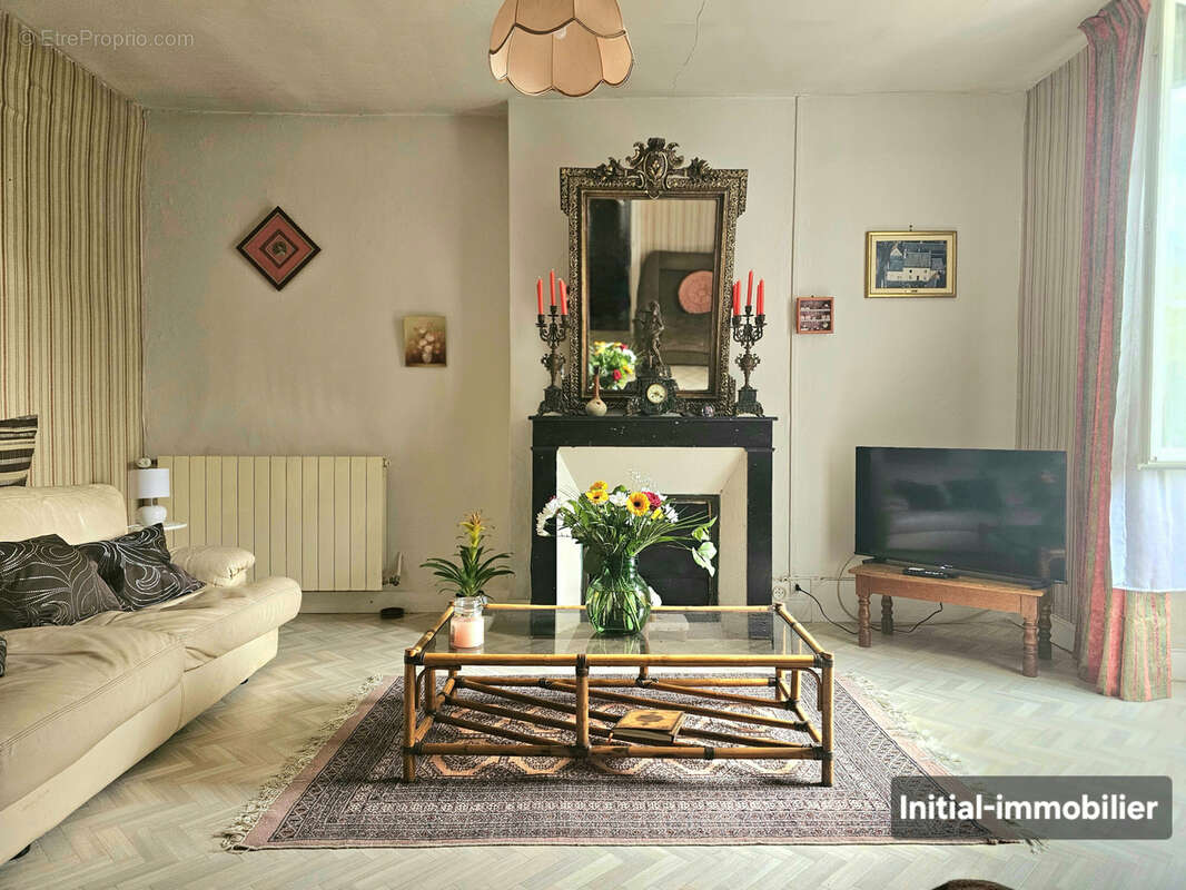 Maison à BEAUMONT-LA-RONCE