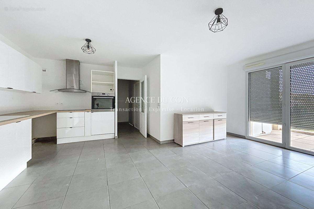 Appartement à LE MUY