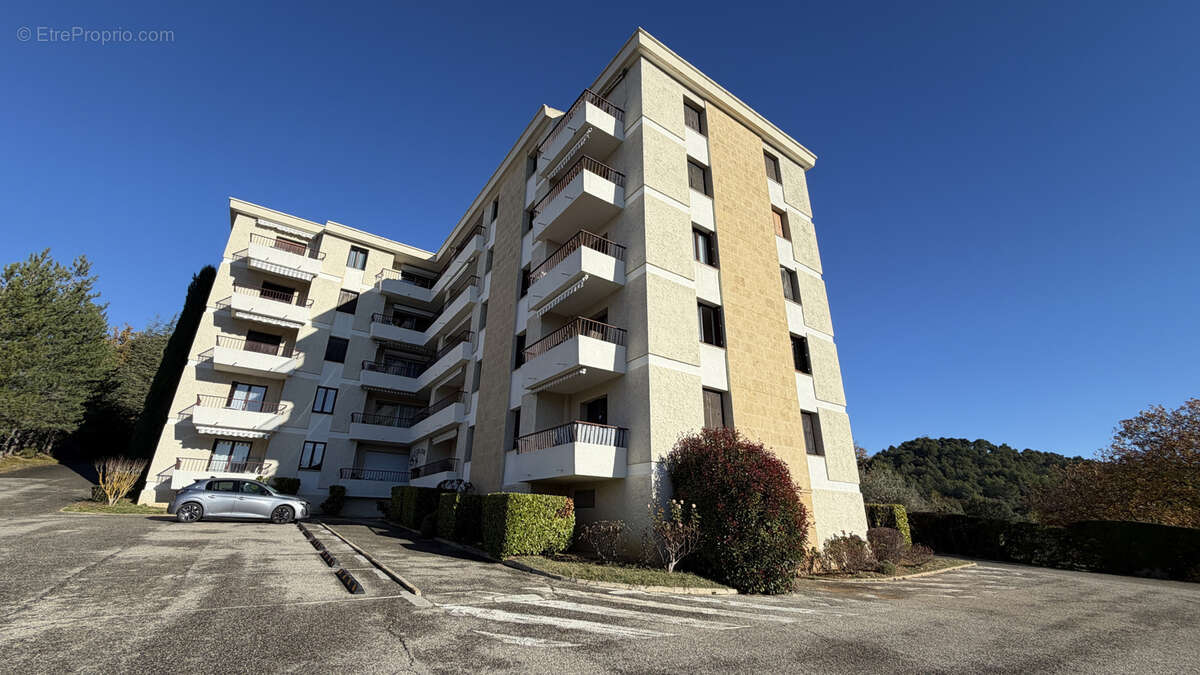 Appartement à GREOUX-LES-BAINS
