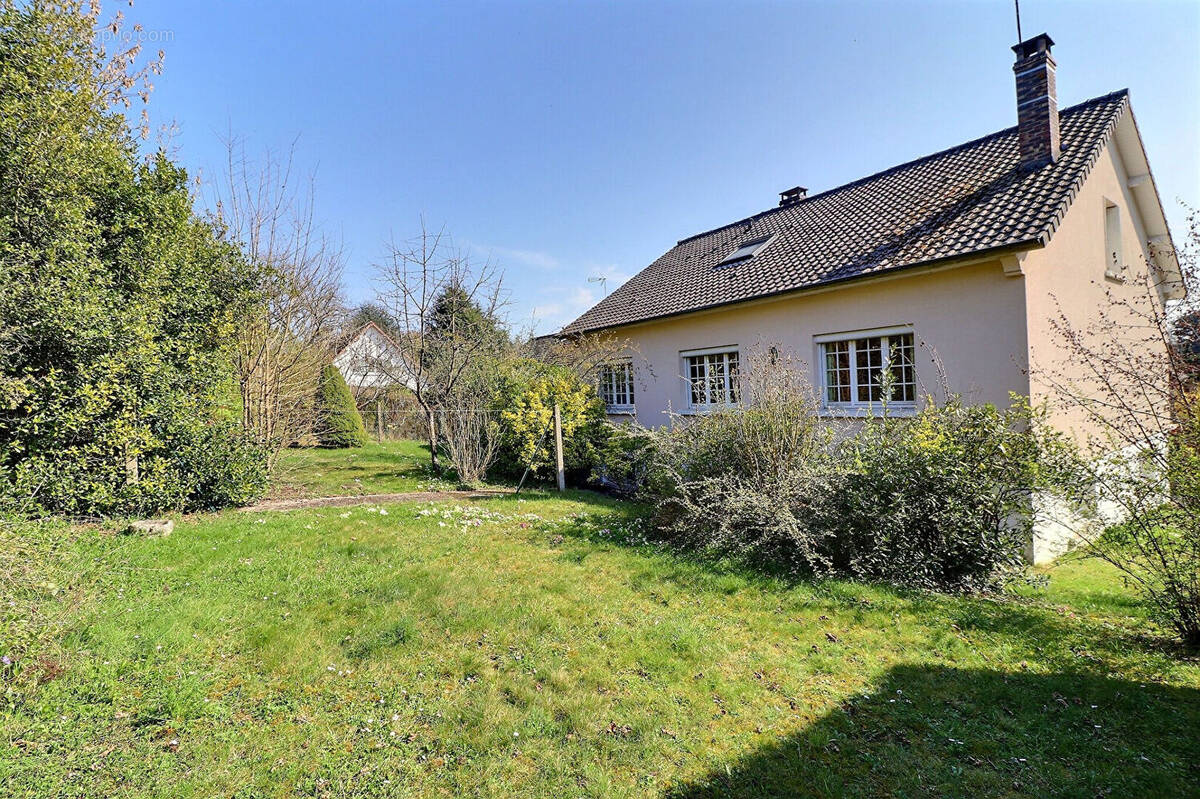 Maison à SAINT-ARNOULT-EN-YVELINES