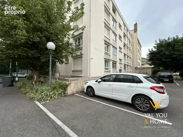 LYON 7 Debourg - Place de Parking Résidence Sécurisée - photo 3