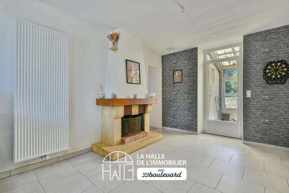 Maison 7 pièces 202 m² à vendre à Peyrilhac (87510) - photo 2