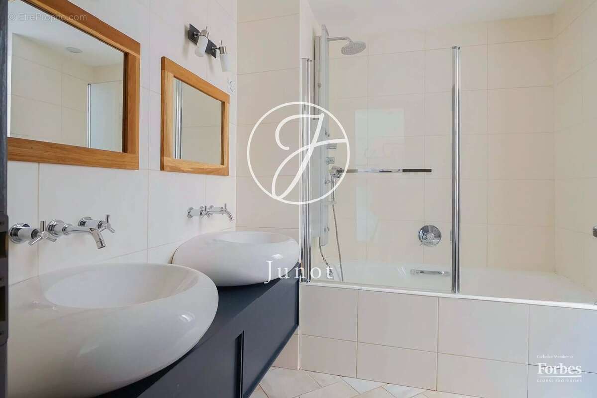 Appartement à PARIS-4E