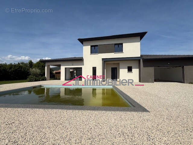 Maison à CHARMES-SUR-RHONE