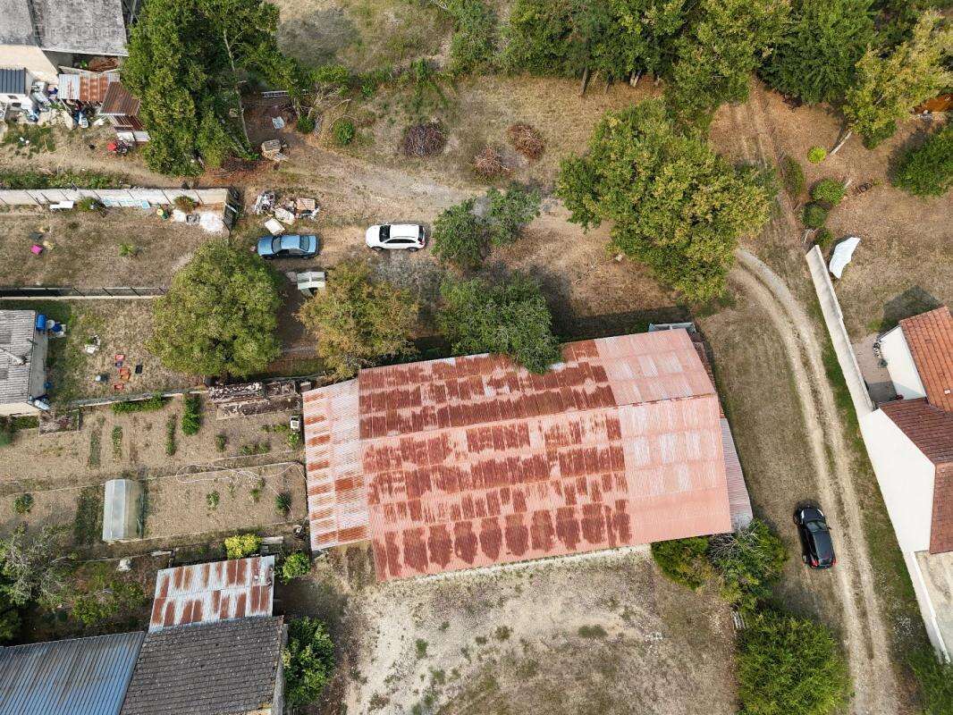 Terrain à LES BORDES