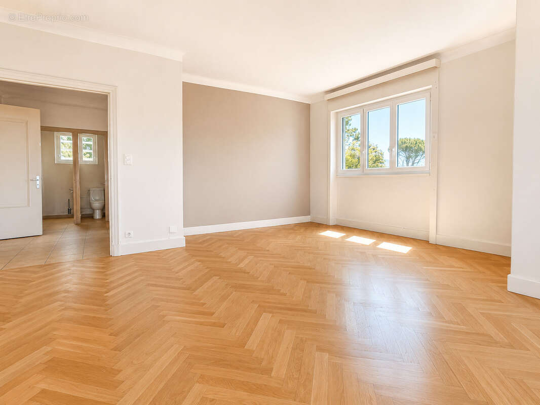 Appartement à CHARBONNIERES-LES-BAINS
