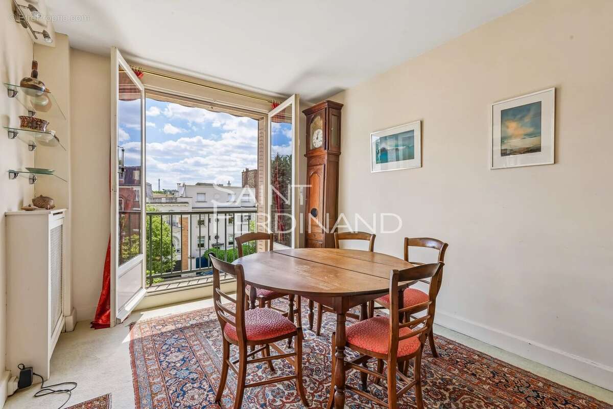 Appartement à NEUILLY-SUR-SEINE