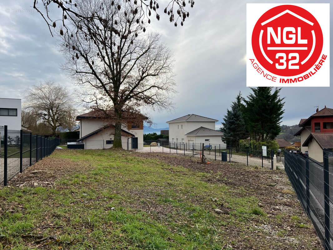 Terrain à VILLY-LE-PELLOUX