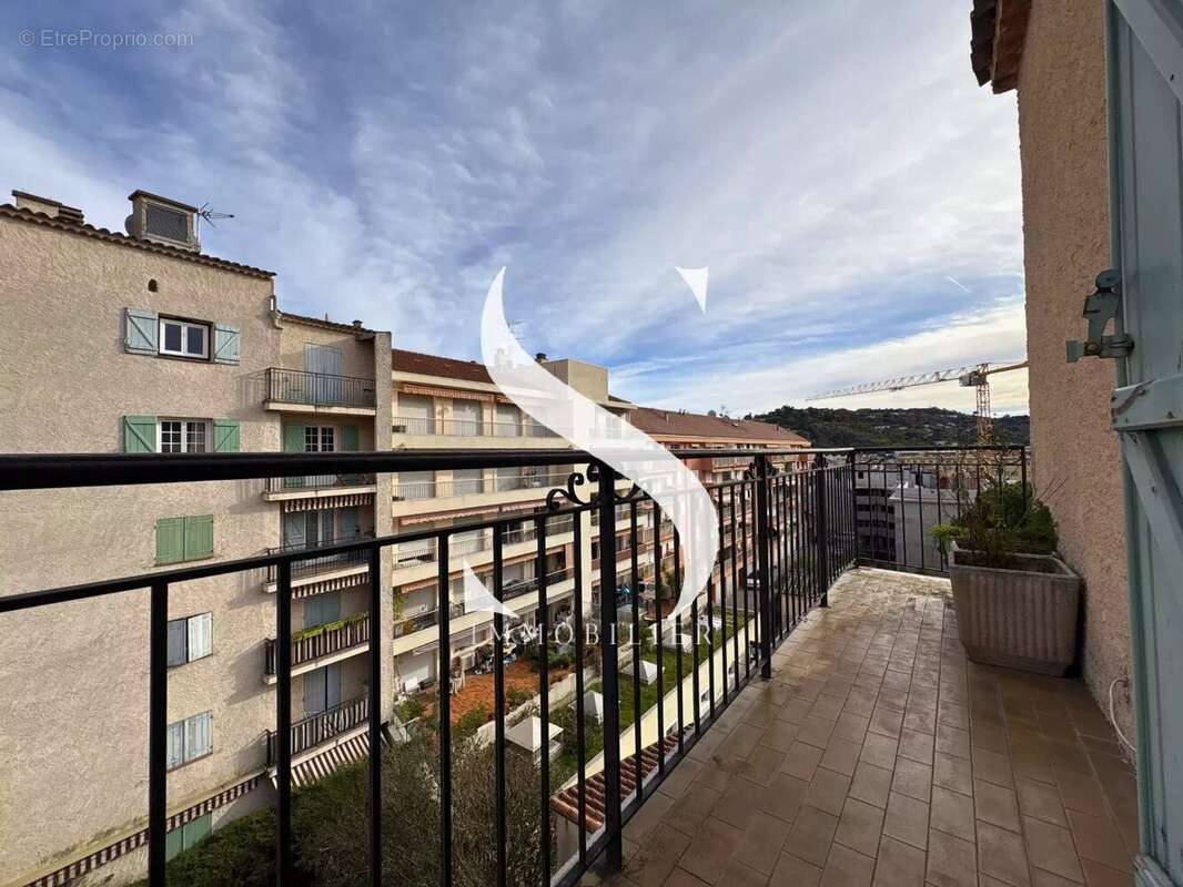Appartement à VALLAURIS