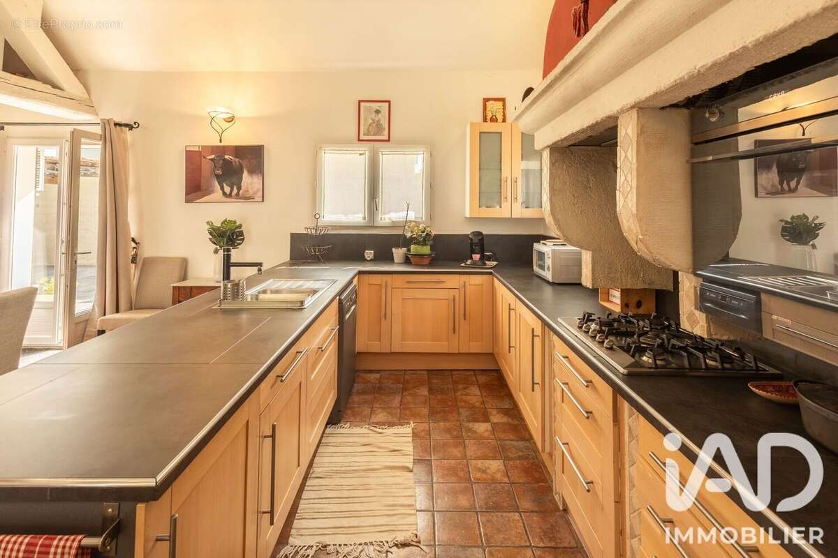 Maison 722 m² à Saint-Laurent-D'aigouze  - photo 5