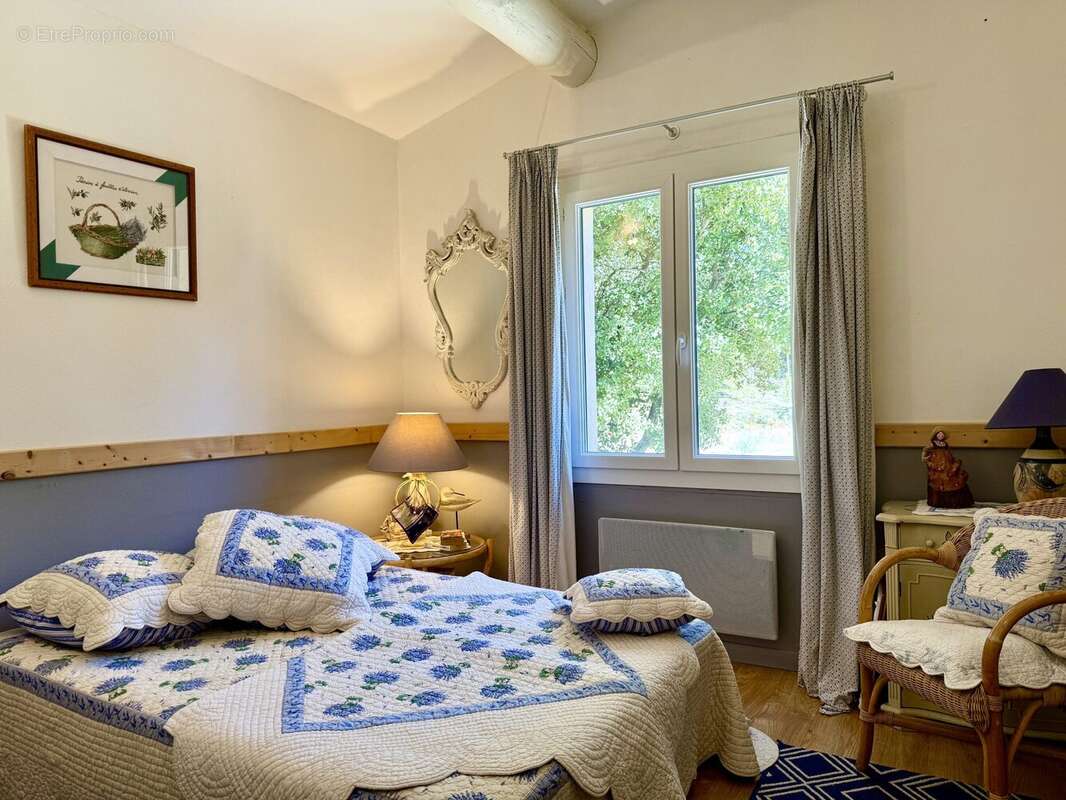 Dickjan POPPEMA d'eXp France vous propose une belle villa avec vue, piscine et 4 chambres - Maison à PIERREVERT