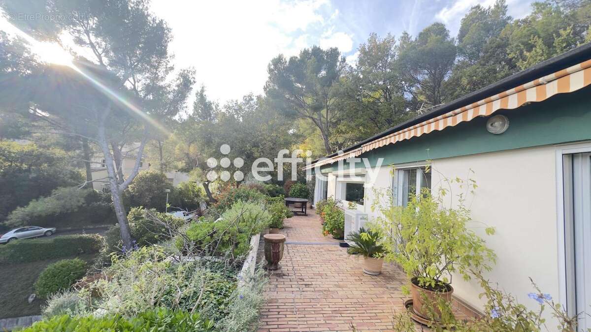 Appartement à VILLENEUVE-LES-AVIGNON