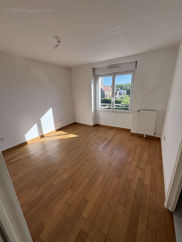 Appartement à SAINTE-GENEVIEVE-DES-BOIS