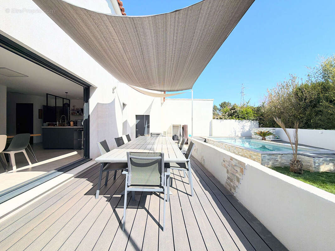 Maison à LE PUY-SAINTE-REPARADE