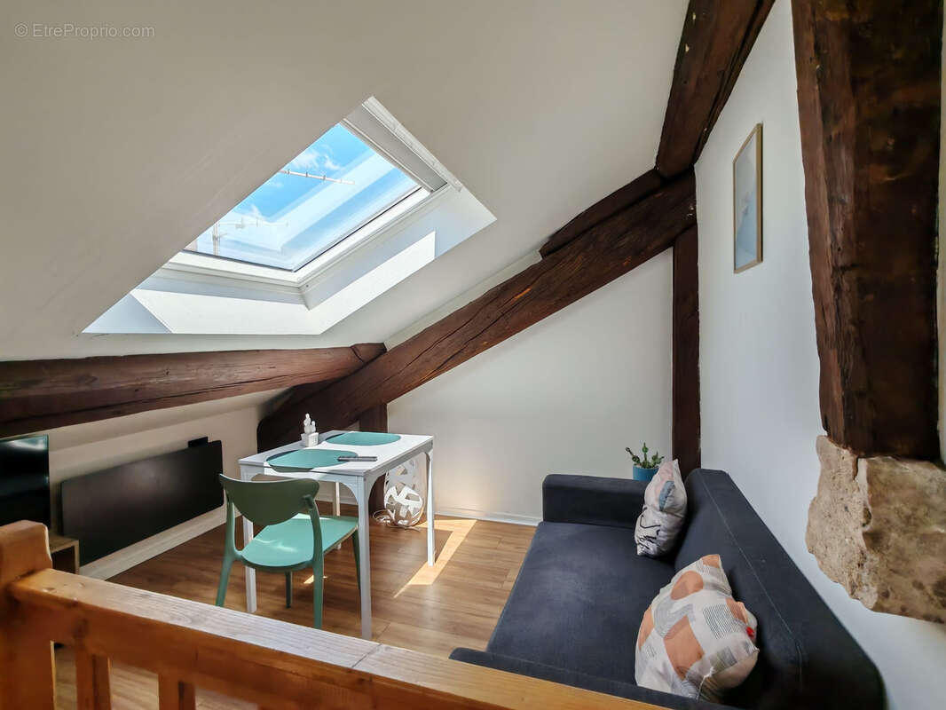 F2 Duplex centre-ville - Cathédrale Saint-George - photo 2