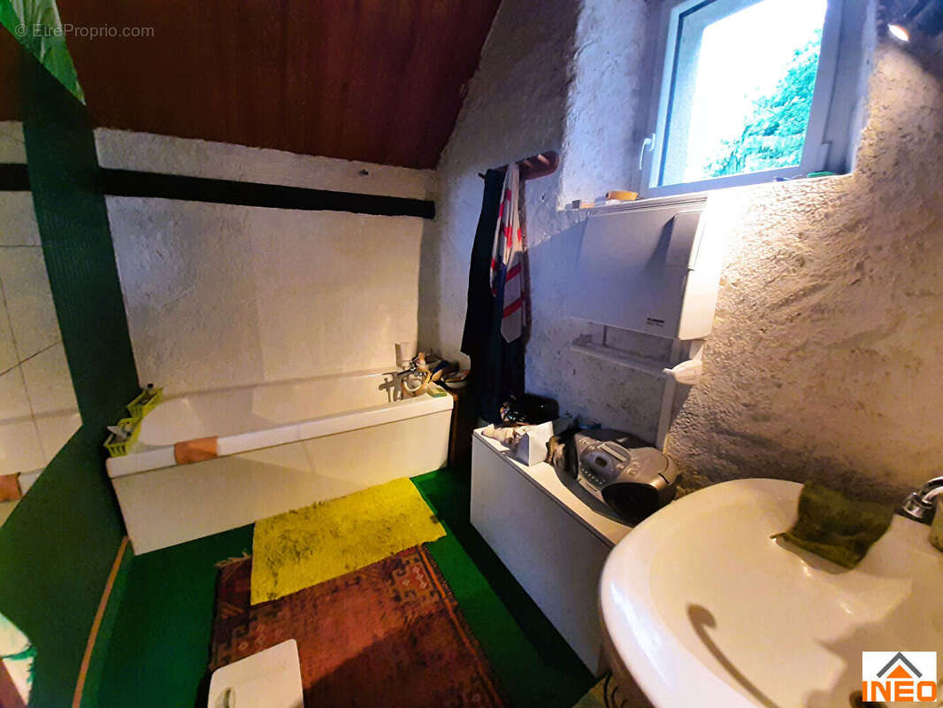 Maison à MONTREUIL-LE-GAST