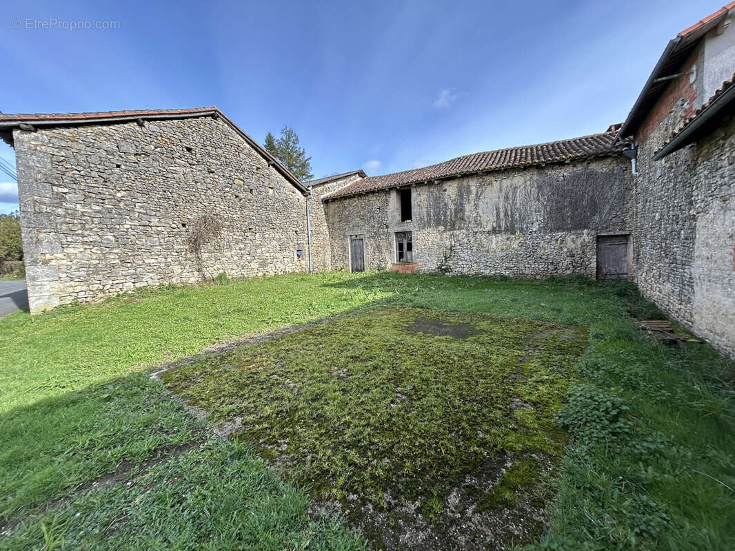 Maison à SAINT-LAURENT-DE-CERIS