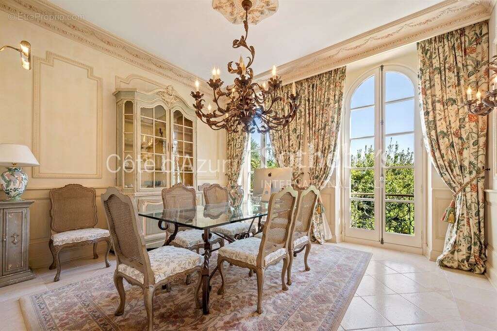 Saint Jean Cap Ferrat, domaine privé avec deux villas, parc paysager, piscine à débordement - photo 9