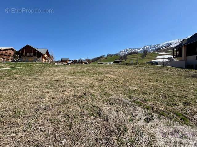 Terrain à ALBIEZ-MONTROND