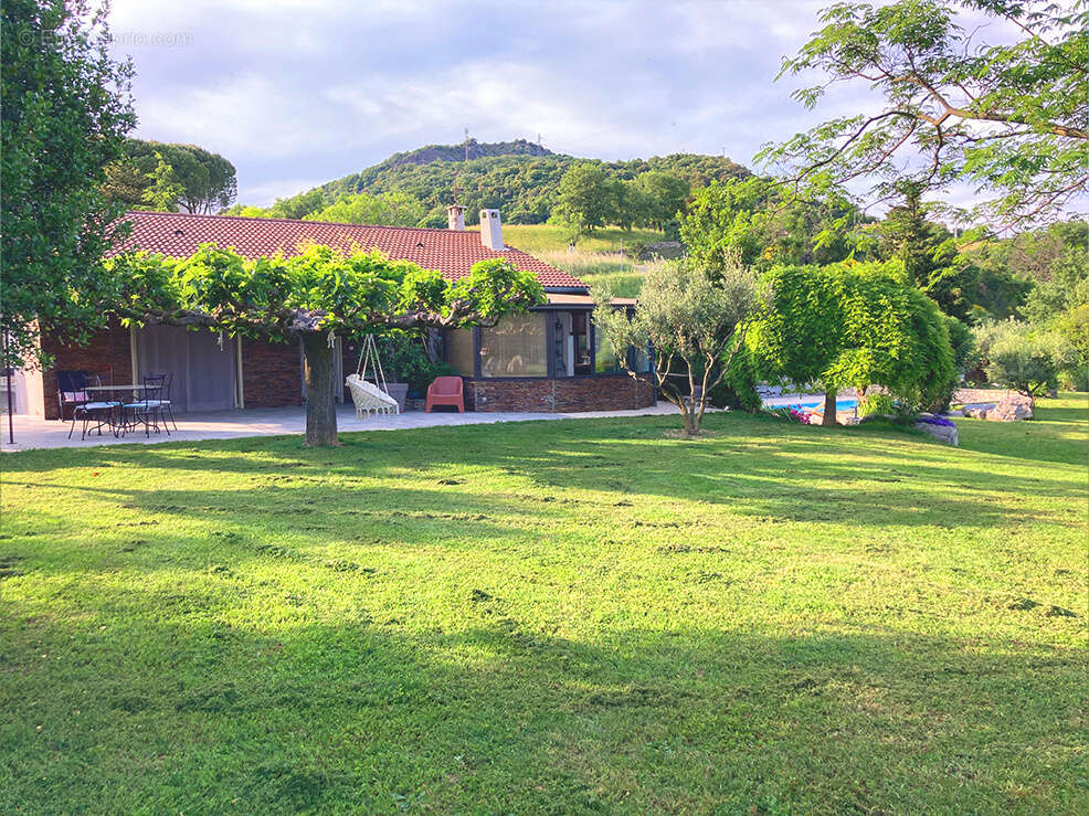 Maison à ROCHEMAURE