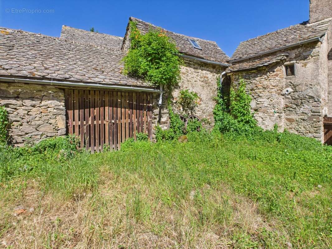 Charmante maison en pierre avec jardin, vue et grand potentiel - photo 13