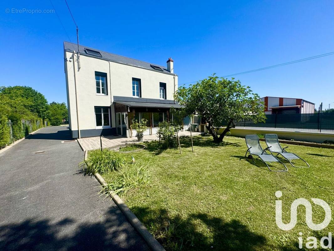 Photo 1 - Maison à LA CHAPELLE-SAINT-MESMIN