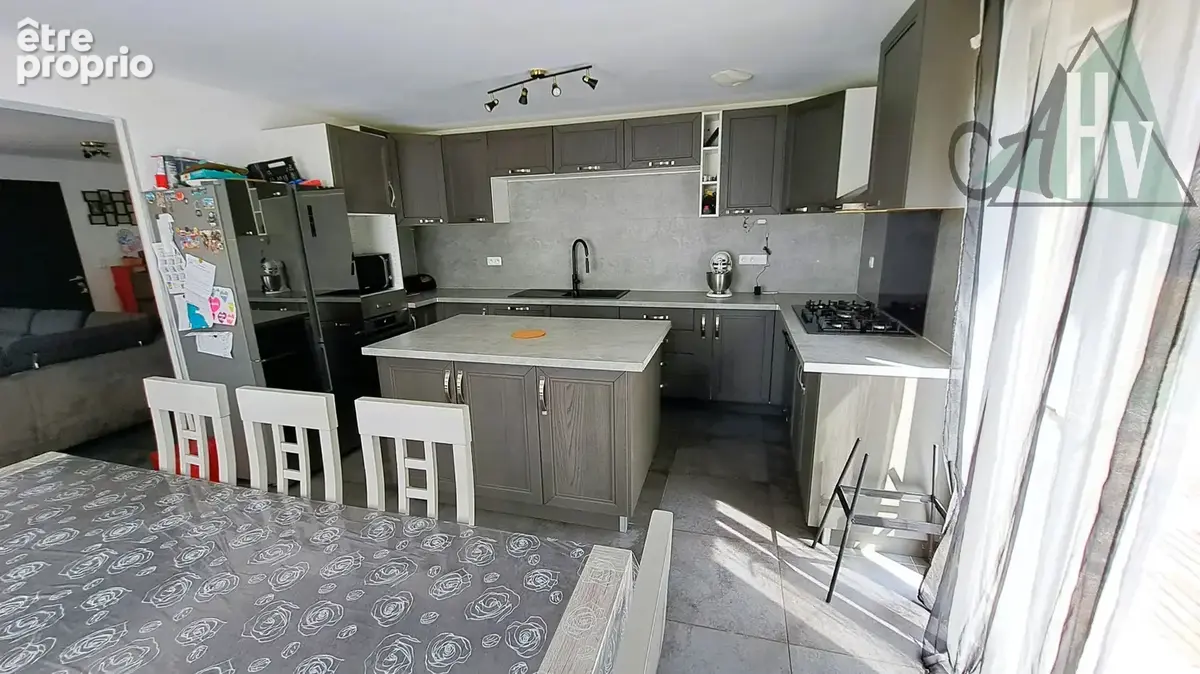 SERGINES - Pavillon récent de plain-pied de 96 m2 avec 2 chambres, étage pré-aménagé et jardin - photo 5